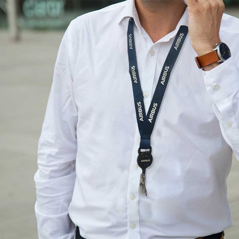 Airbus badge holder with unwinder